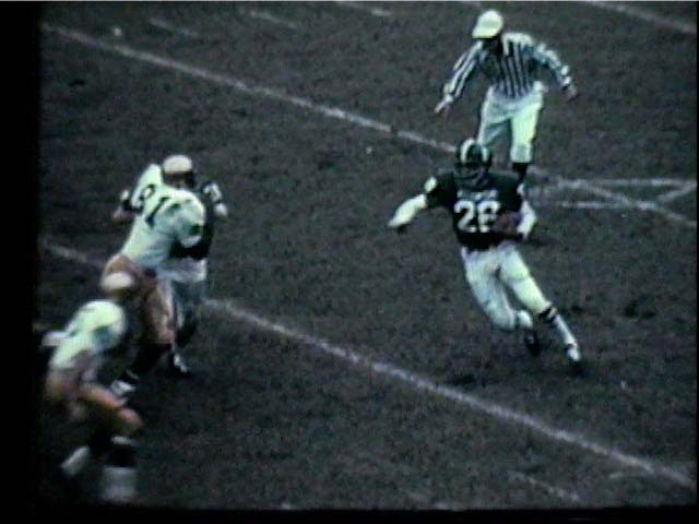 Clinton Jones #26 makes a run, 1966