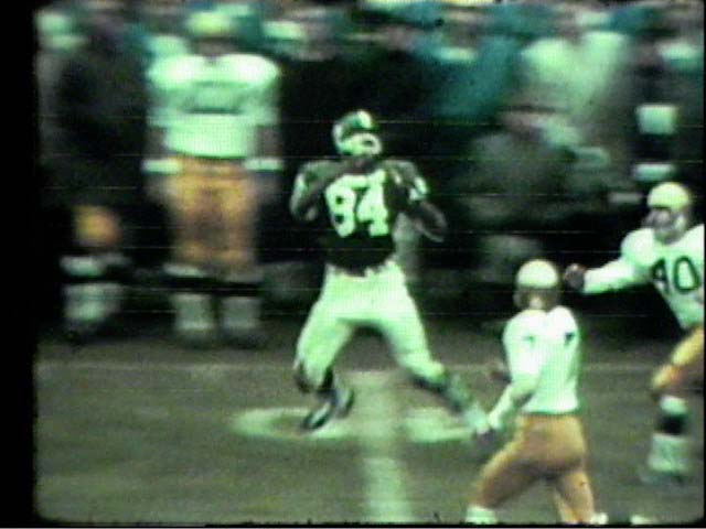 Gene Washington #84 about to make a catch, 1966
