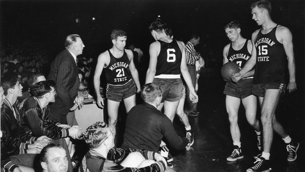 Michigan State Basketball Players Coming to the Sidelines