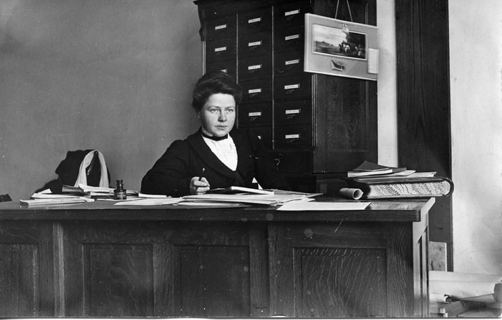 Elida Yakeley, circa 1908