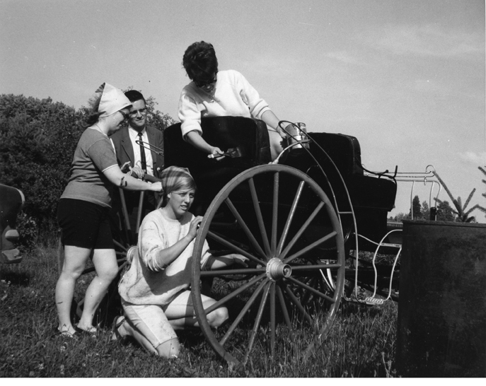 College of Human Medicine
Students Painting a Carriage