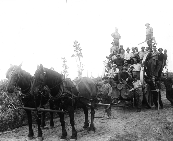 Students sit on a wagon at the Sallings & Hansen Co. 1910