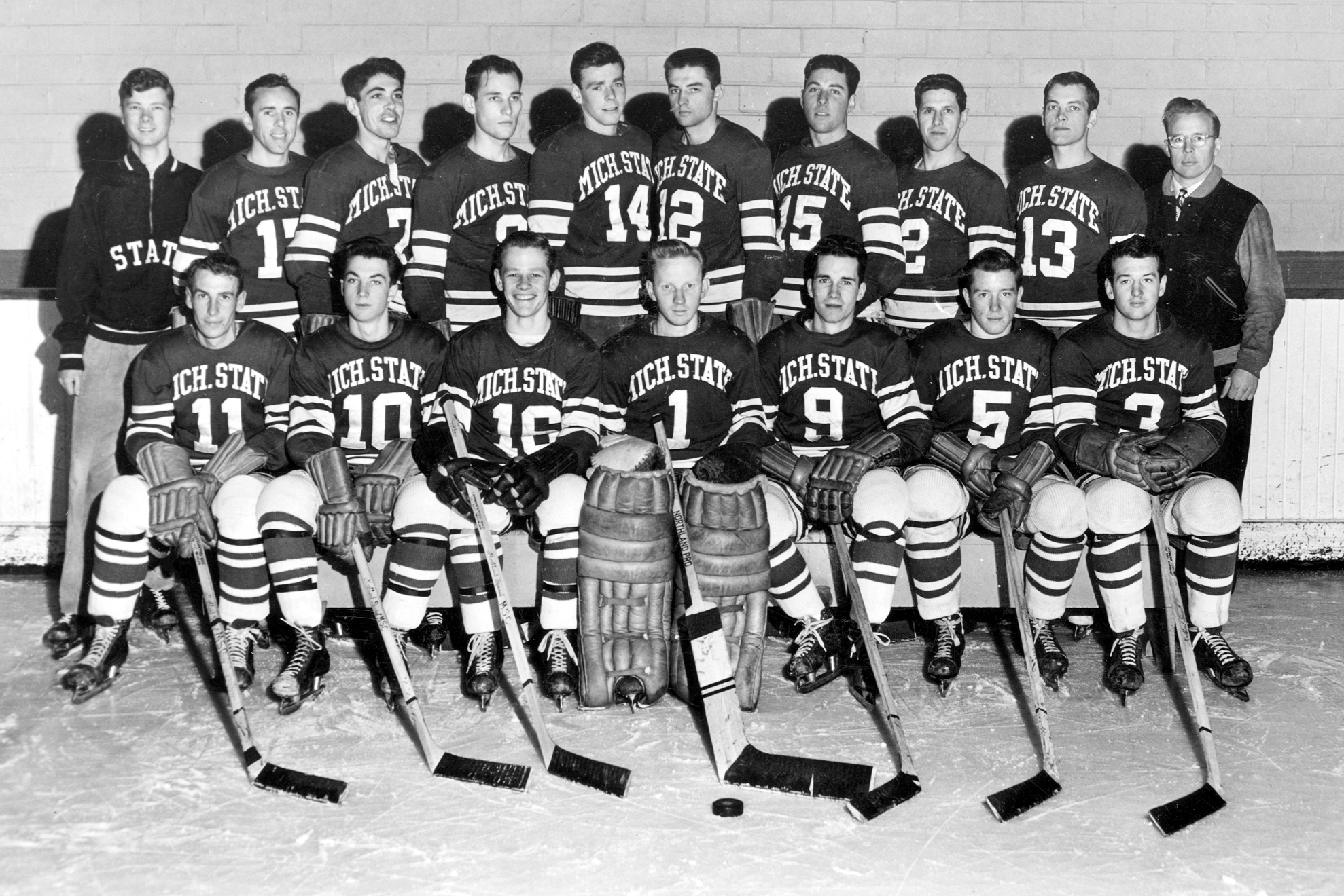 A team photo of the men's hockey team, 1950 ca.
A team photo of the men's hockey team, 1950 ca.