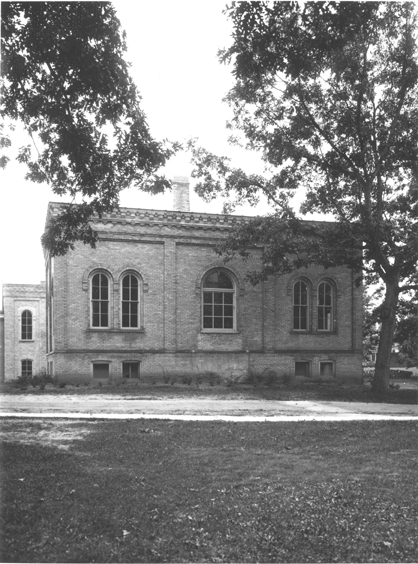 The back of the Physics and Engineering building