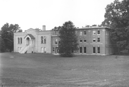 The Chem Lab with the east wing, 1912