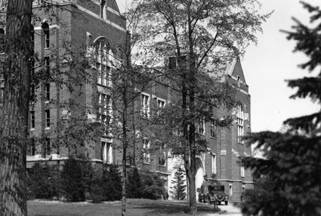 The exterior of the museum, date unknown