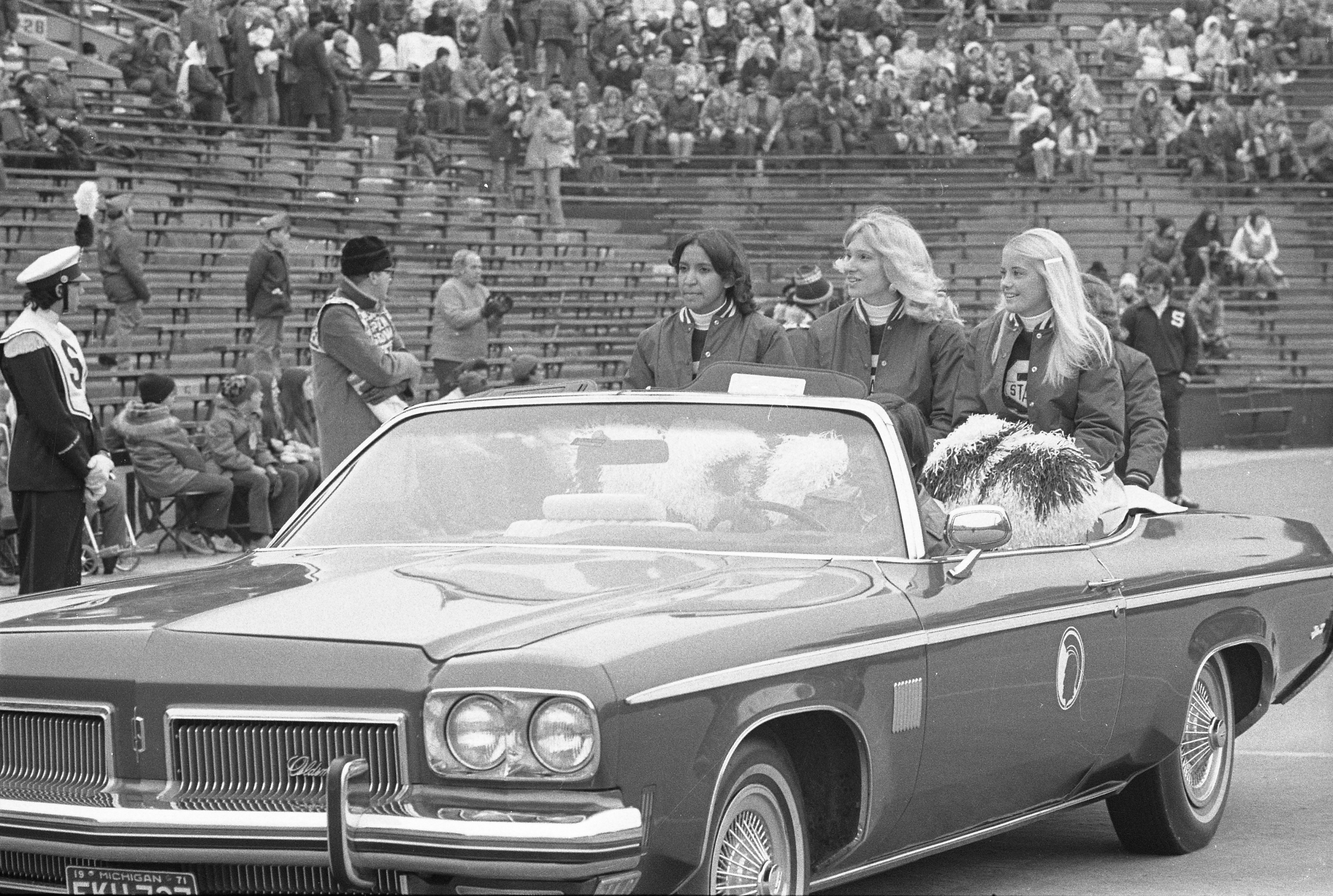 Cheerleaders at the MSU vs Northwestern football game, 1972