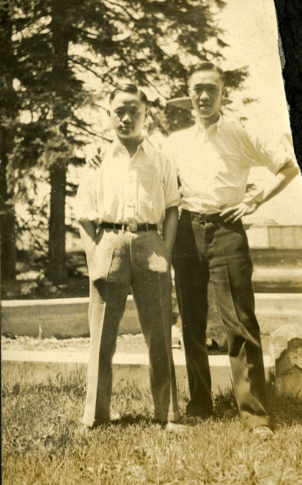Onn Mann Liang with unidentified man near fountain, circa 1925