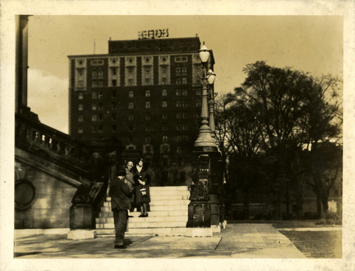 Onn Mann Liang and two women at the Lansing capitol building, circa 1925