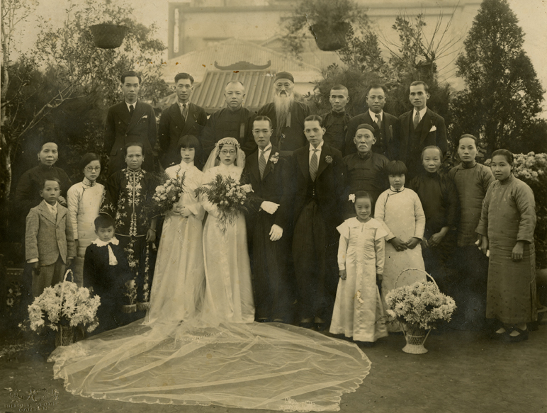 Onn Mann Liang family wedding portrait, 1936