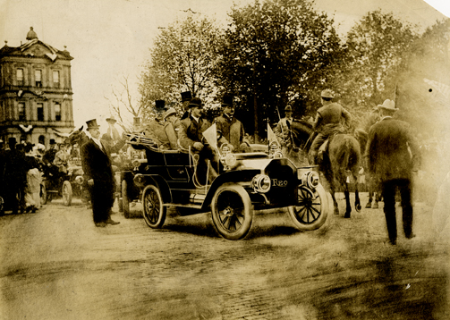 R. E. Olds drives President Roosevelt, 1907