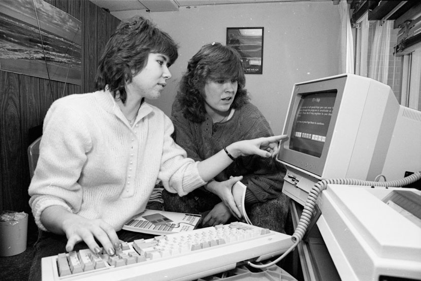 Students use a computer in their Akers Hall dorm room, 1989