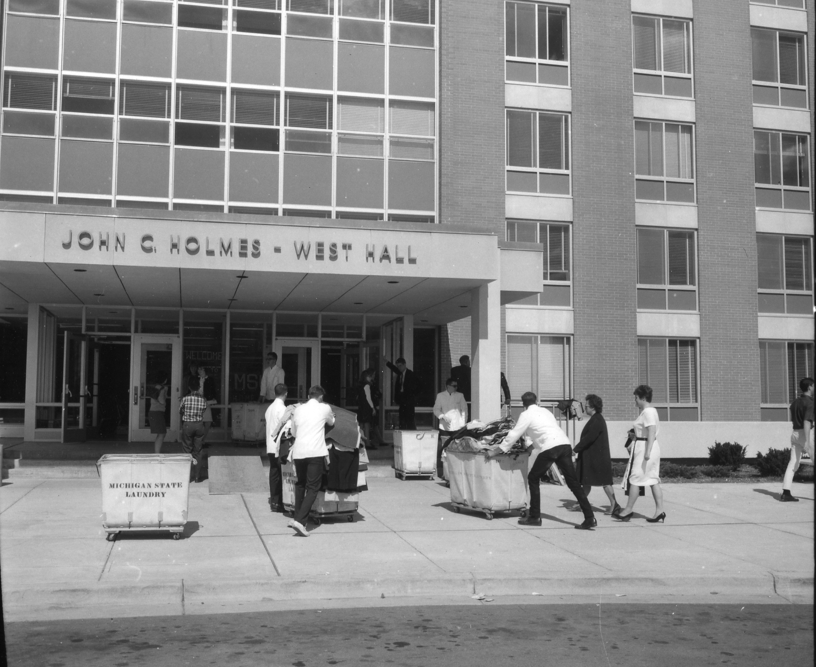 Move in day at Holmes Hall, 1966