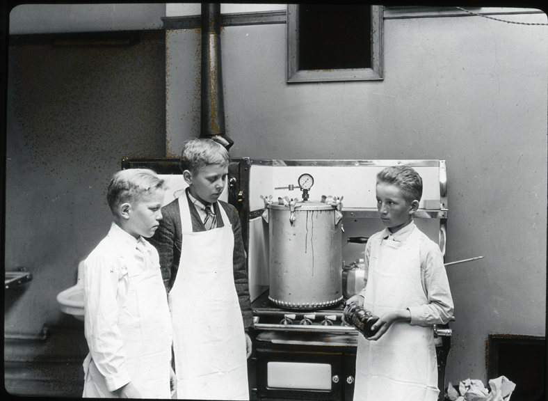 4-H Canning Club Demonstration Team